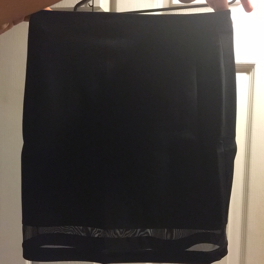 NWT-Black mini skirt with mesh hem💕👠